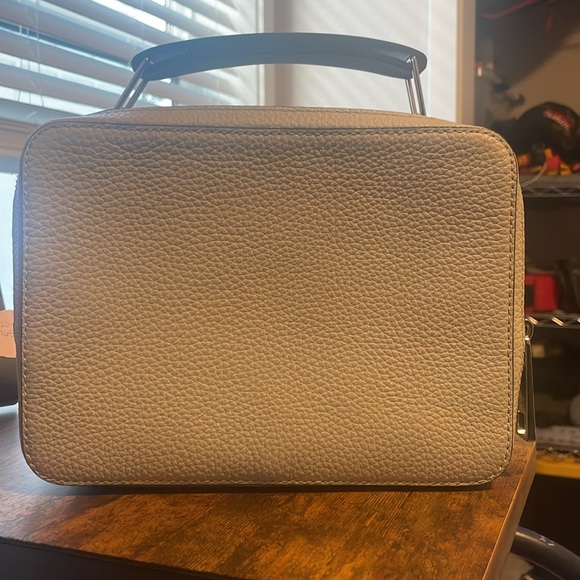 NEW light gray MARC JACOBS lunchbox bag with detachable crossbody strap - Picture 4 of 11